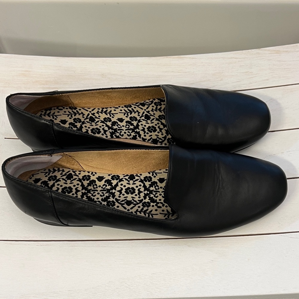Naturalizer Black Flats
